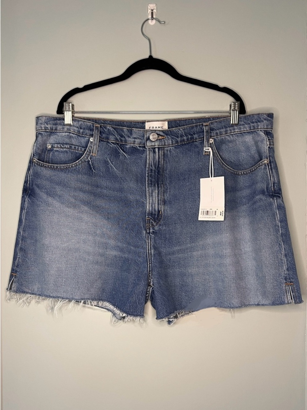FRAME Vintage Relaxed Raw Fray Cutoff‎ Shorts Medium Distressed Wash Size 34 NWT